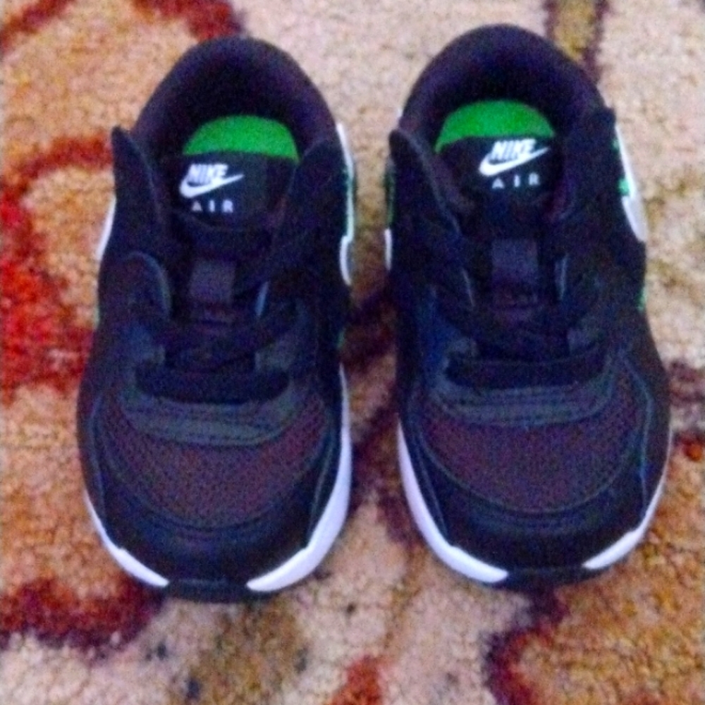 Nike air maxes